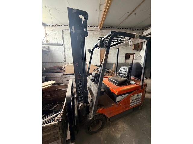 Heftruck toyota 5 fbe 18-1205, lege batterij, batterij lader defect. - afbeelding 1 van  13