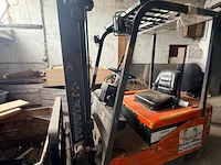 Heftruck toyota 5 fbe 18-1205, lege batterij, batterij lader defect.