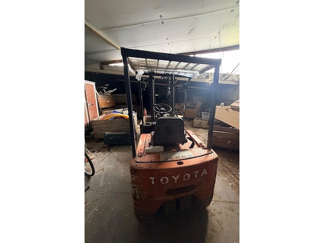 Heftruck toyota 5 fbe 18-1205, lege batterij, batterij lader defect. - afbeelding 10 van  13