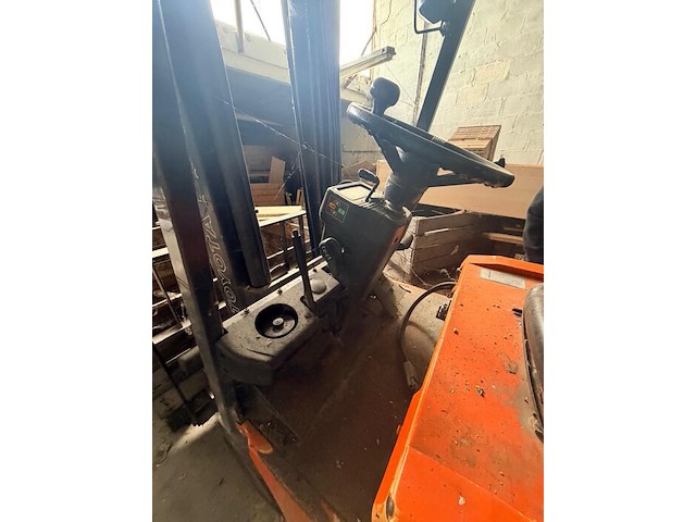 Heftruck toyota 5 fbe 18-1205, lege batterij, batterij lader defect. - afbeelding 11 van  13