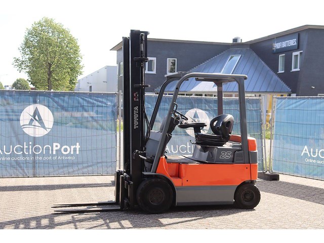 Heftruck toyota 7fbmf25 elektrisch 2500kg 4.5m 2004 - afbeelding 1 van  1