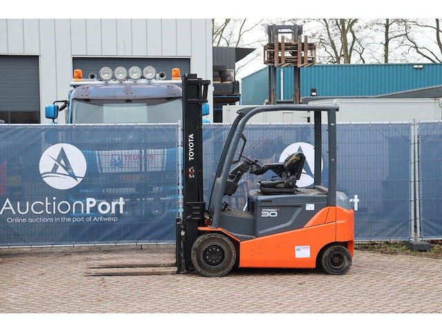Heftruck toyota 8fbmkt30 elektrisch 3000kg 3.7m 2013 - afbeelding 1 van  1
