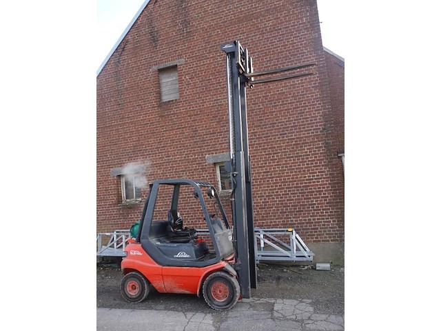 Heftruck - afbeelding 6 van  10