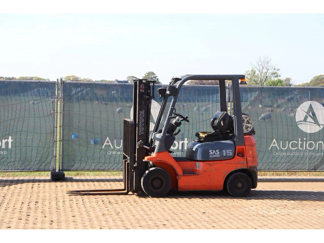 Heftrucks - hoogwerkers - stapelaars - graafmachines