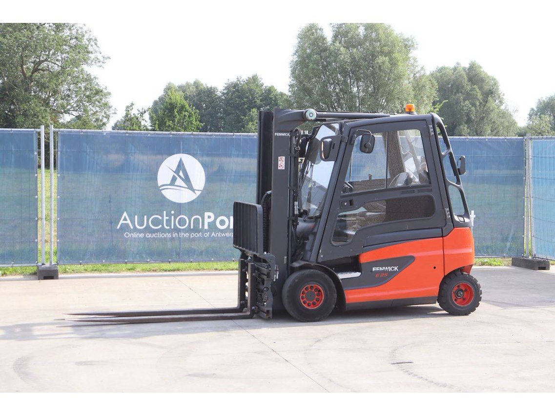 Heftrucks - hoogwerkers - stapelaars - palletwagens