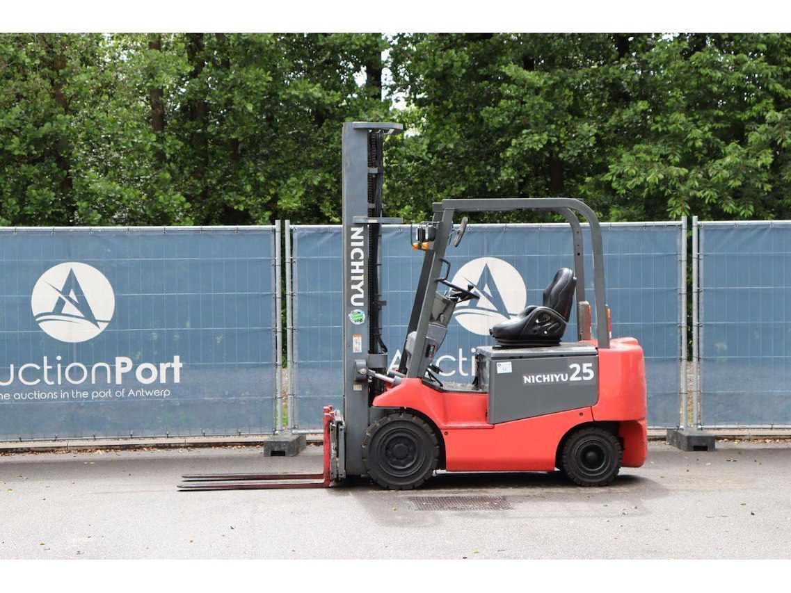 Heftrucks - hoogwerkers - stapelaars - palletwagens