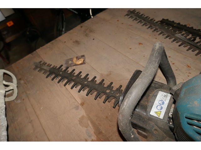 Heggenschaar op benzine makita - afbeelding 3 van  4