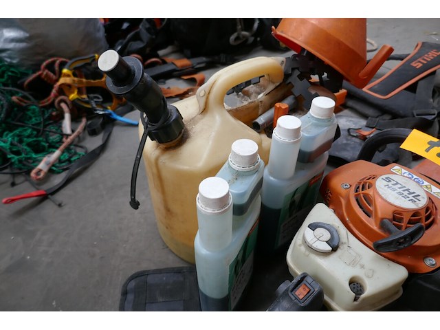 Heggenschaar op benzine stihl - afbeelding 3 van  5