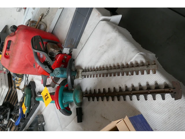 Heggenscharen bosch + benzinekettingzaag efco - afbeelding 1 van  6