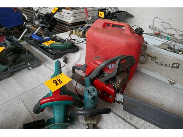 Heggenscharen bosch + benzinekettingzaag efco - afbeelding 6 van  6