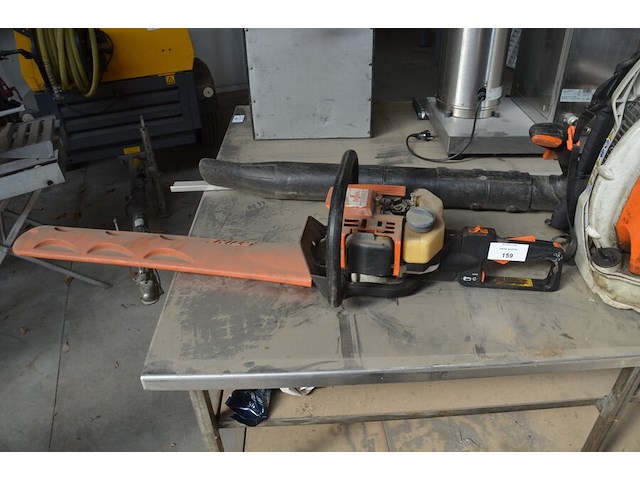 Heggeschaar stihl op benzinemotor (defect), gedragen bladblazer stihl op benzinemotor br550 - afbeelding 1 van  10