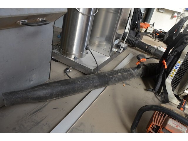 Heggeschaar stihl op benzinemotor (defect), gedragen bladblazer stihl op benzinemotor br550 - afbeelding 3 van  10