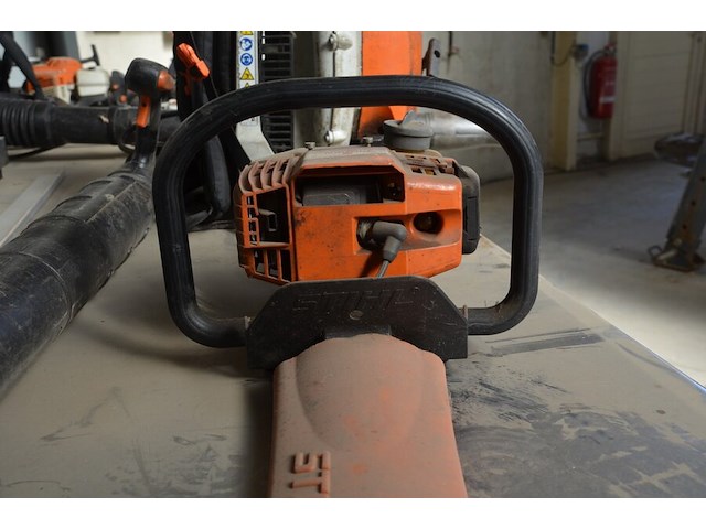 Heggeschaar stihl op benzinemotor (defect), gedragen bladblazer stihl op benzinemotor br550 - afbeelding 5 van  10