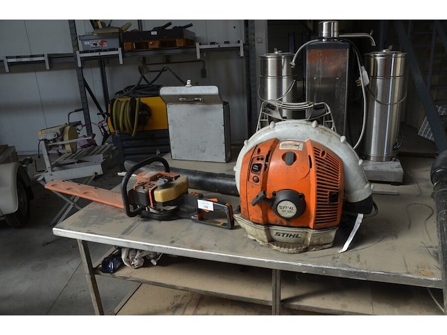 Heggeschaar stihl op benzinemotor (defect), gedragen bladblazer stihl op benzinemotor br550 - afbeelding 6 van  10