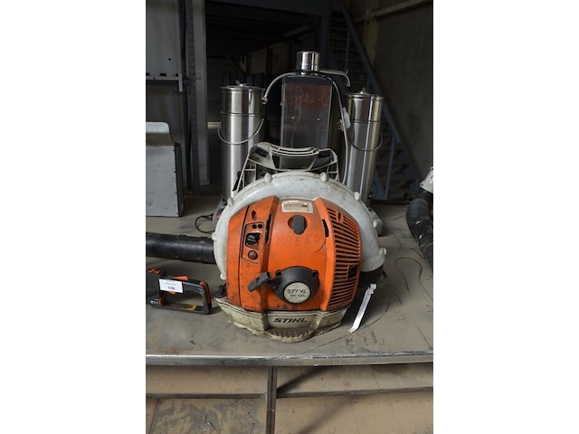 Heggeschaar stihl op benzinemotor (defect), gedragen bladblazer stihl op benzinemotor br550 - afbeelding 8 van  10