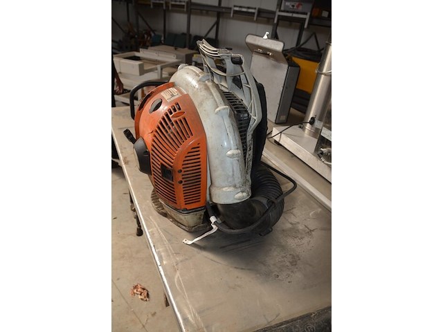 Heggeschaar stihl op benzinemotor (defect), gedragen bladblazer stihl op benzinemotor br550 - afbeelding 10 van  10