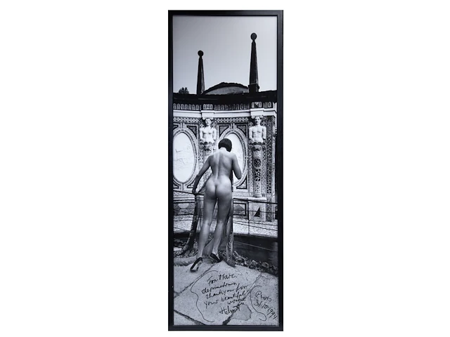 Helmut newton (1920-2004), 'panoramic nude, villa d'este', 1994, silver gelatin print, n° 2/2 200 x 70 cm. (78.73 x 27.55 in.) - afbeelding 2 van  6