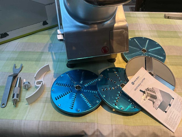 Hendi heavy duty 750w groentensnijder - afbeelding 3 van  6