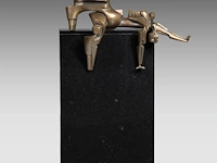 Hendrik lannoye (1946-2006), 'sans toi' (1993), polished bronze on a marble base, artist proof, n° 2/3 46 x 76 cm. (18.10 x 29.92 in.), total: 113 cm. (44.49 in.) - afbeelding 4 van  8
