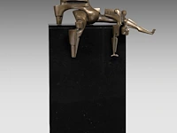 Hendrik lannoye (1946-2006), 'sans toi' (1993), polished bronze on a marble base, artist proof, n° 2/3 46 x 76 cm. (18.10 x 29.92 in.), total: 113 cm. (44.49 in.) - afbeelding 5 van  8