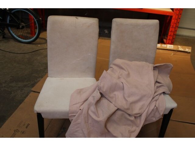 Henriksdal stoelen + roze hoezen (2 stuks) - afbeelding 1 van  7