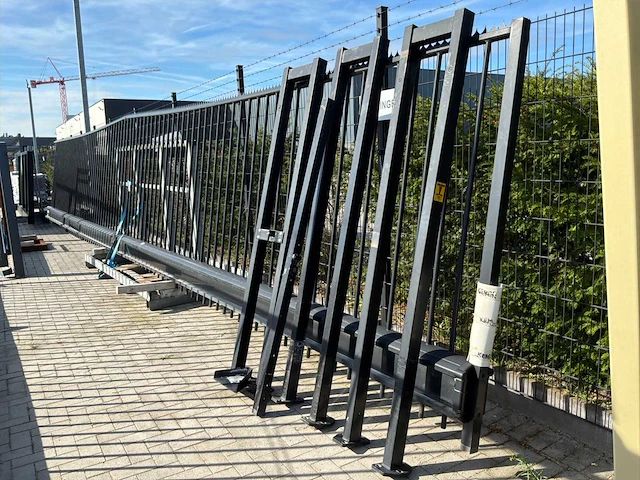 Hera sliding gate delta schuifpoort - afbeelding 1 van  9