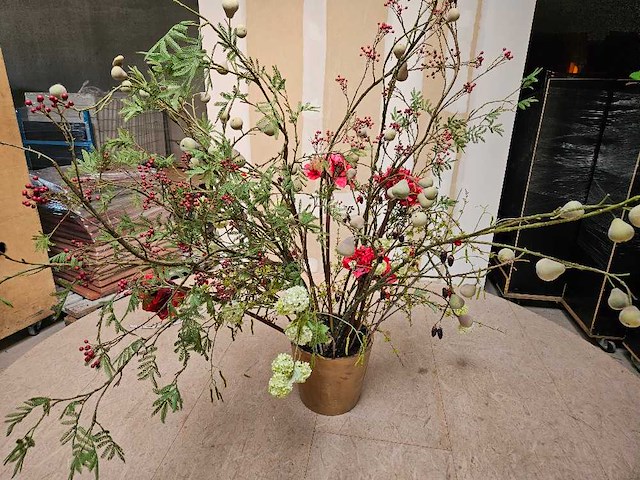 Herfstbloemstuk in pot - afbeelding 1 van  2