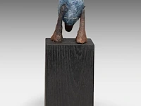 Herman muys (1944), untitled terracotta sculpture on a wooden base the sculpture: 11 cm. (4.33 in.), total: 26 cm. (10.24 in.) - afbeelding 6 van  7