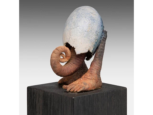 Herman muys (1944), untitled terracotta sculpture on a wooden base the sculpture: 11 cm. (4.33 in.), total: 26 cm. (10.24 in.) - afbeelding 7 van  7