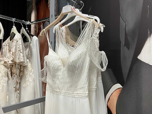 Herve bruidsjurken (18x) - afbeelding 11 van  42