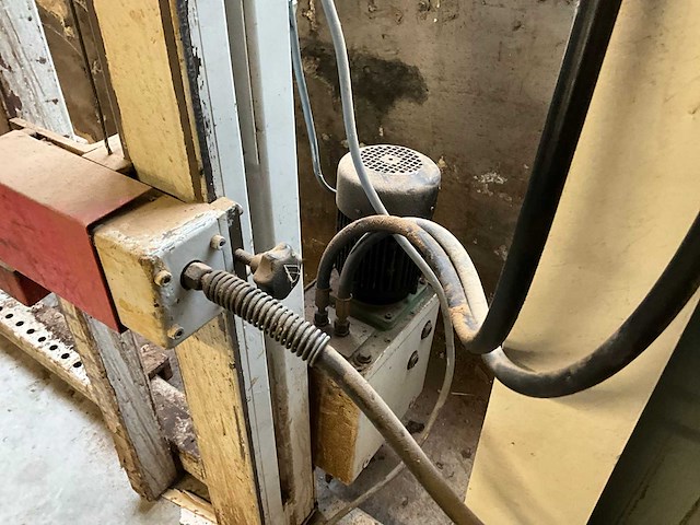 Hess express karkaspers - afbeelding 5 van  10