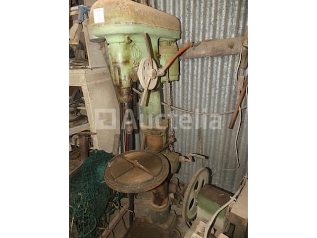 Het merk en model van de boormachine zijn onleesbaar - afbeelding 1 van  8