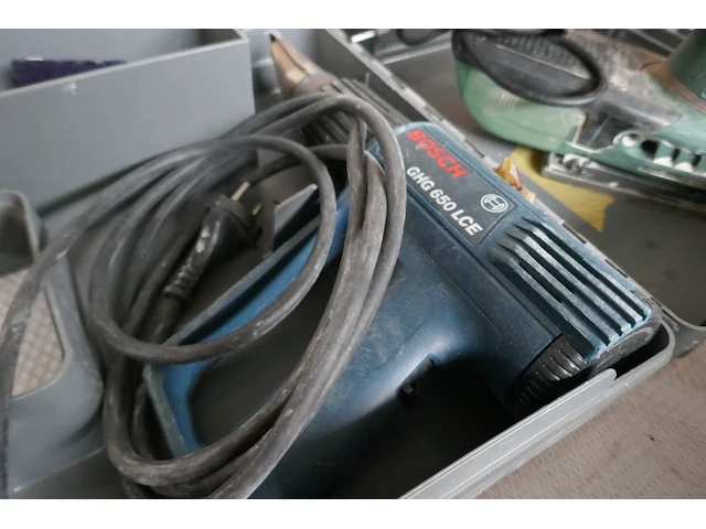 Heteluchtpistool en elektrische schuurmachine bosch - afbeelding 5 van  6