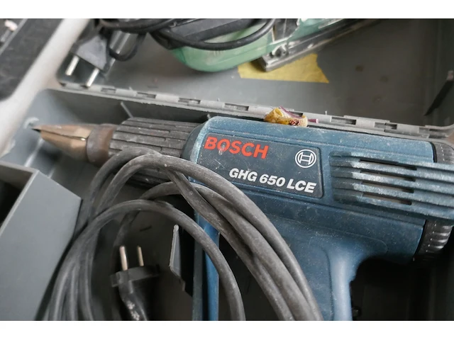 Heteluchtpistool en elektrische schuurmachine bosch - afbeelding 6 van  6