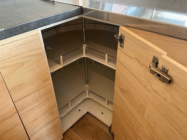 Heyvaert foodtruck instapklaar - alles inbegrepen - afbeelding 53 van  80