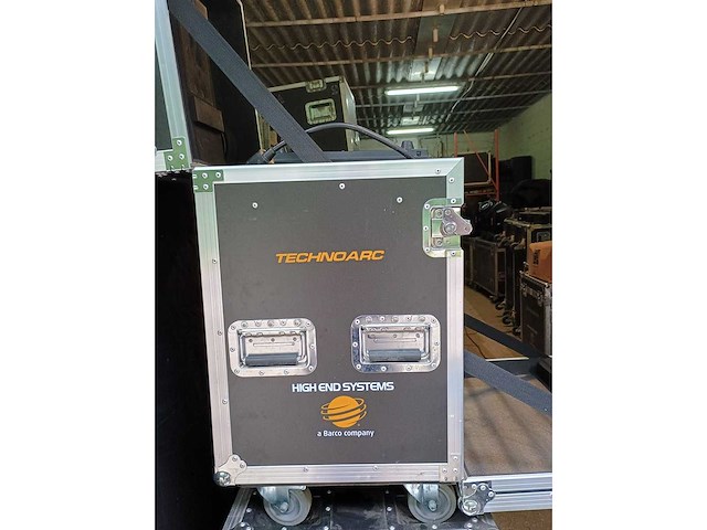 High end - 2013 - technospot - moving head - afbeelding 4 van  4