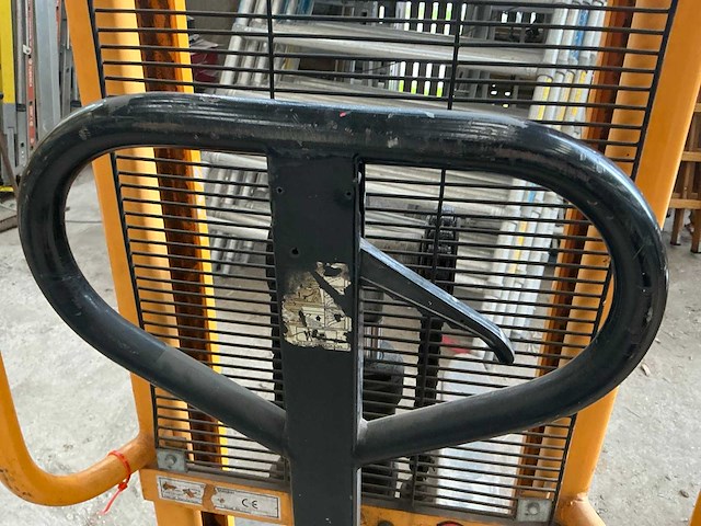 High stacker hand hydraulische hoogheffer - afbeelding 7 van  8