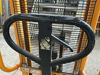 High stacker hand hydraulische hoogheffer - afbeelding 7 van  8