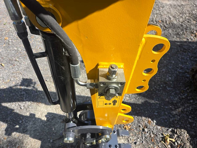 Hightop hh08 met boom offset mini graafmachine - afbeelding 5 van  23
