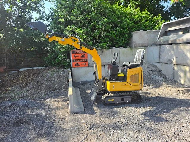 Hightop hh08 met boom offset mini graafmachine - afbeelding 16 van  23