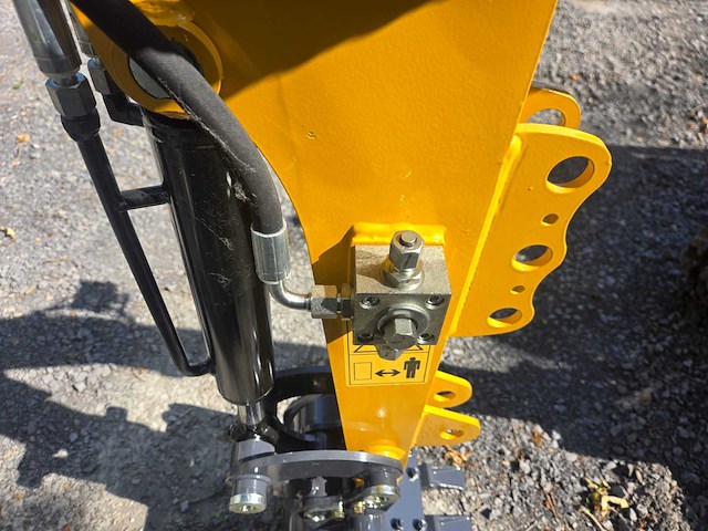 Hightop hh08 met boom offset mini graafmachine - afbeelding 5 van  21