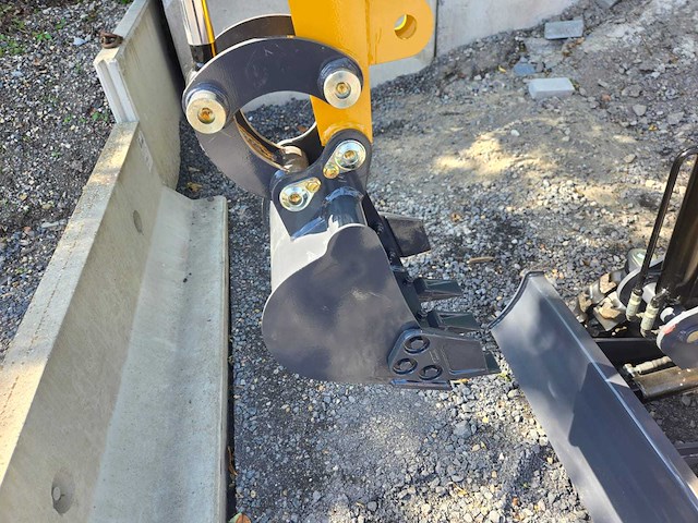 Hightop hh08 met boom offset mini graafmachine - afbeelding 10 van  21