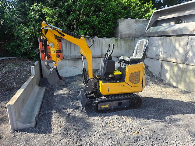 Hightop hh08 met boom offset mini graafmachine - afbeelding 1 van  21