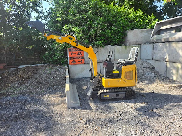 Hightop hh08 met boom offset mini graafmachine - afbeelding 12 van  21