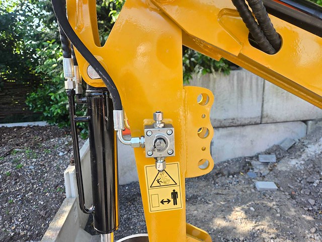 Hightop hh08 met boom offset mini graafmachine - afbeelding 9 van  23