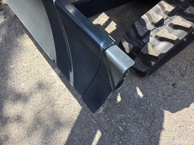 Hightop hh25 cabine met boom offset mini graafmachine - afbeelding 18 van  33