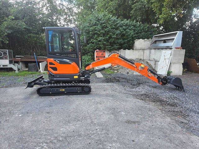 Hightop hh25 cabine met boom offset mini graafmachine - afbeelding 29 van  33