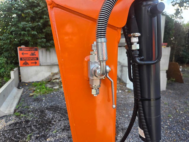 Hightop hh25 cabine met boom offset mini graafmachine - afbeelding 2 van  9
