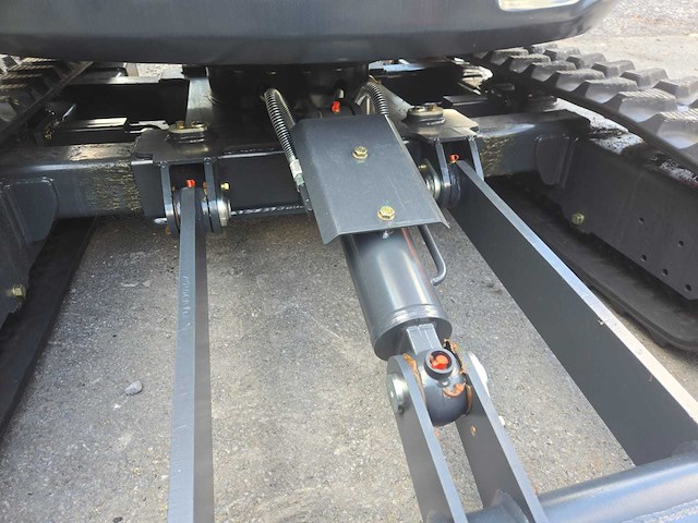 Hightop hh25 cabine met boom offset mini graafmachine - afbeelding 4 van  33