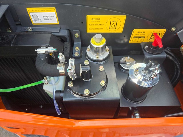 Hightop hh25 cabine met boom offset mini graafmachine - afbeelding 6 van  33